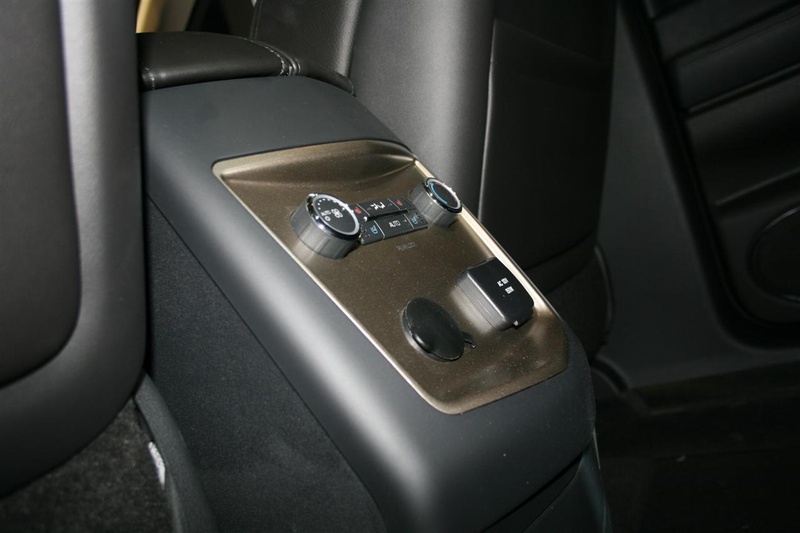 Illustration for article titled 2010 Lincoln MKT: Crossover For The Super-Segmented Masses